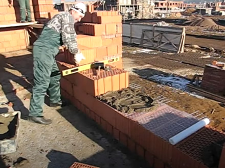 Кладка керамических блоков